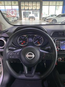 نيسان فيرسا